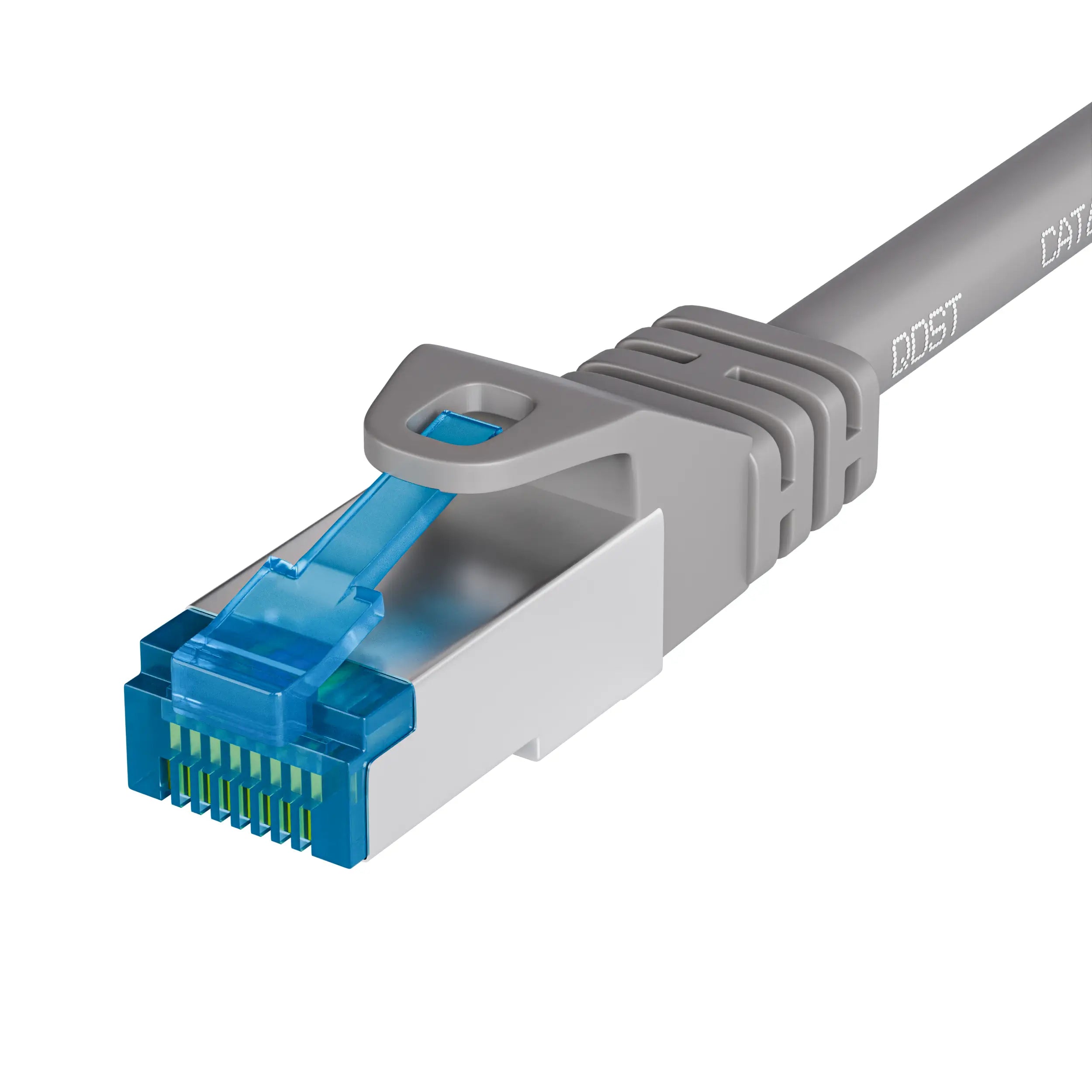 CAT6A CCA UTP LSZH internetkabel grijs met RJ45 connector, close-up van de plug, met zicht op de gekleurde draden en de robuuste trekontlasting.