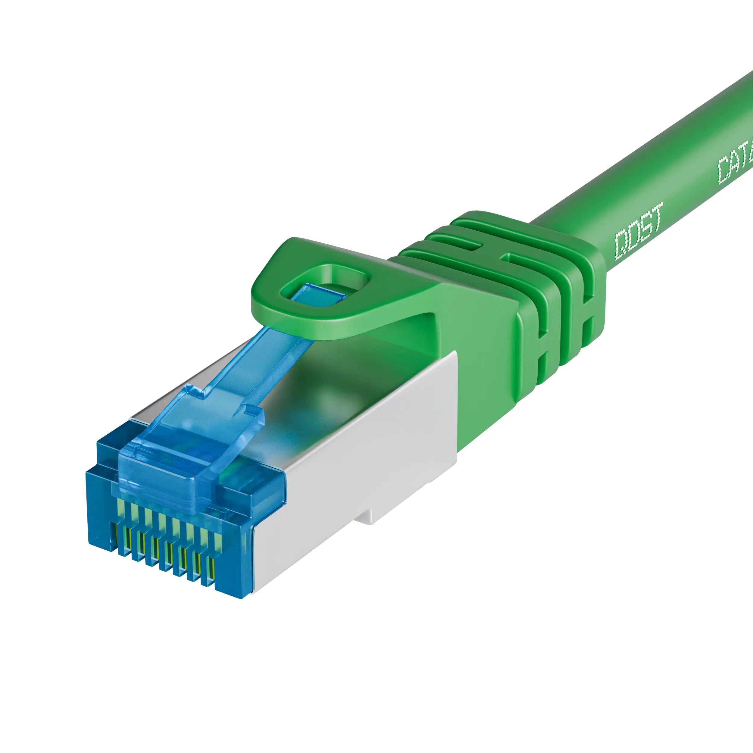 CAT6A CCA UTP LSZH internetkabel groen met RJ45 connector, close-up van de plug, met zicht op de gekleurde draden en de robuuste trekontlasting.