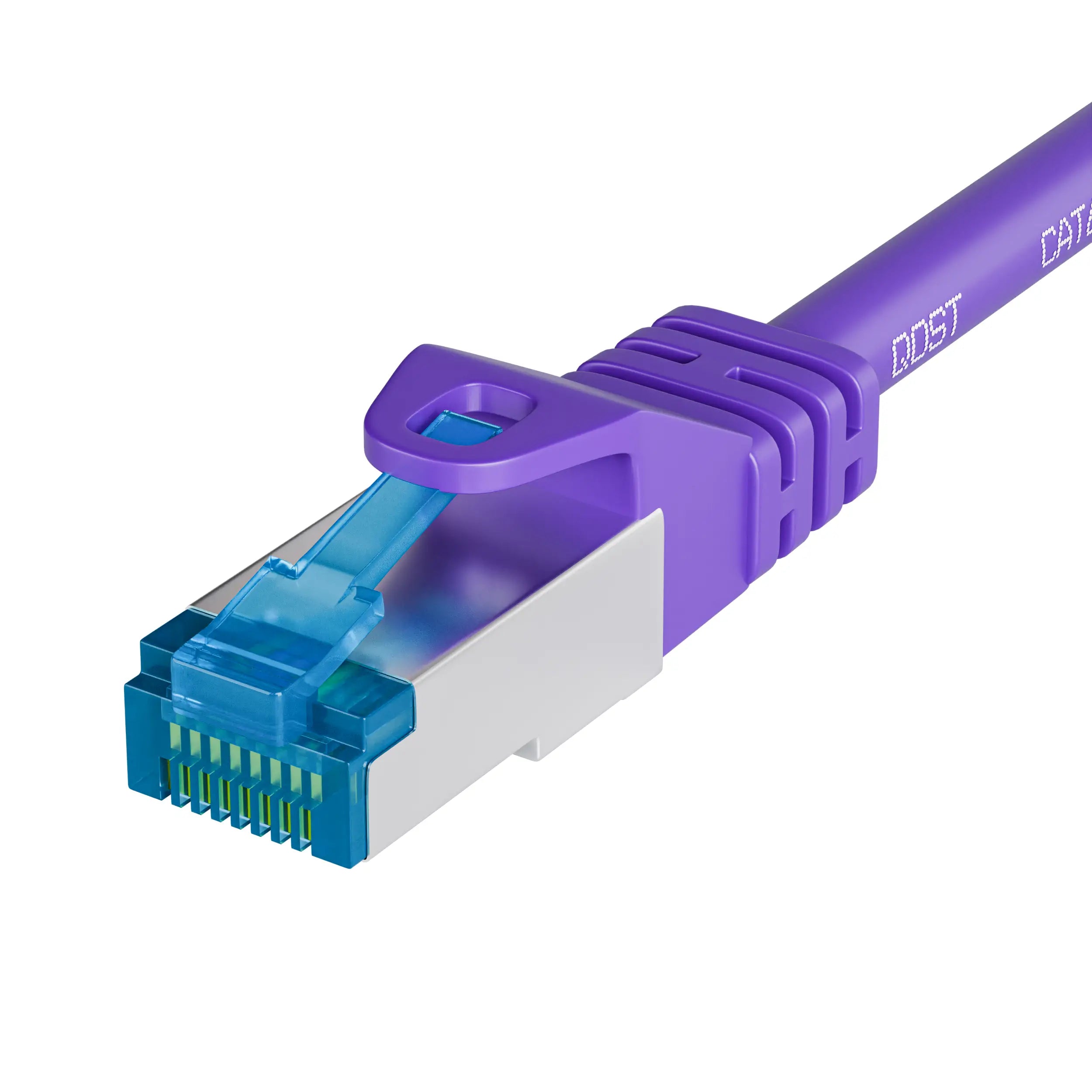 CAT6A CCA UTP LSZH internetkabel paars met RJ45 connector, close-up van de plug, met zicht op de gekleurde draden en de robuuste trekontlasting.