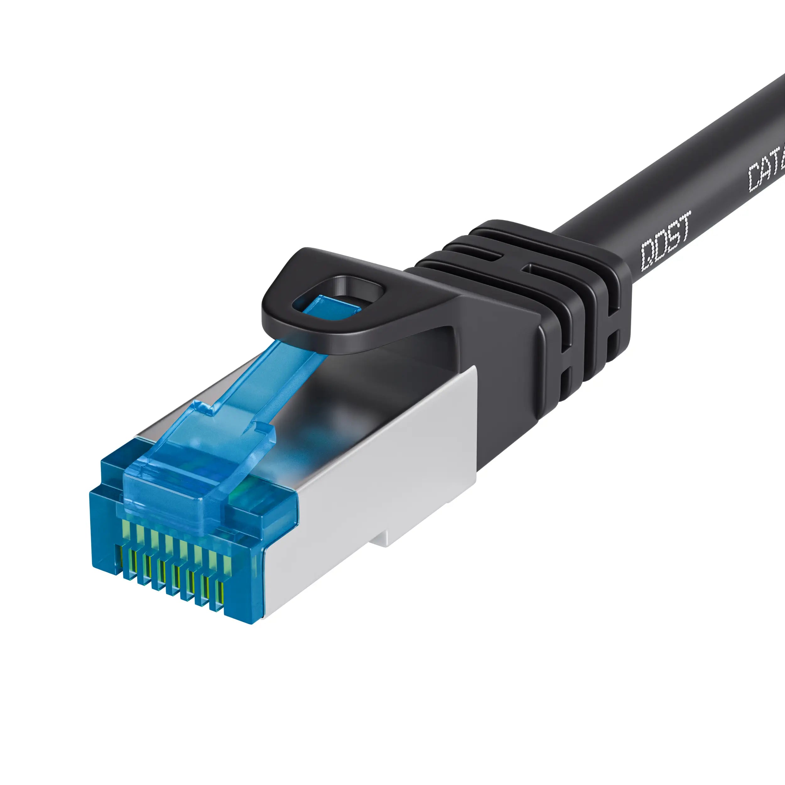 CAT6A CCA UTP LSZH internetkabel zwart met RJ45 connector, close-up van de plug, met zicht op de gekleurde draden en de robuuste trekontlasting.