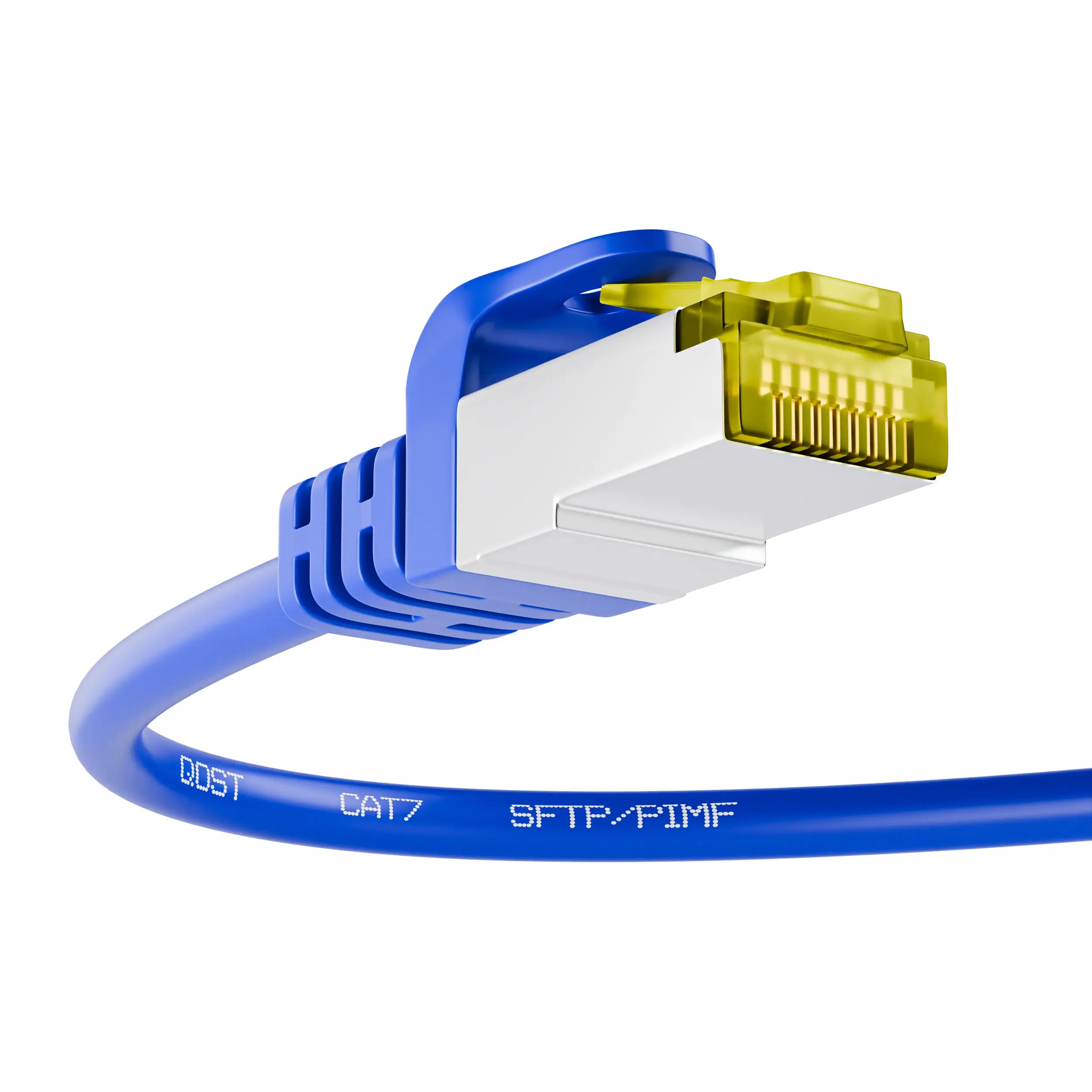 CAT7 CCA SFTP PIMF internetkabel blauw met RJ45 connector, close-up van de plug, met zicht op de gekleurde draden en de robuuste trekontlasting.