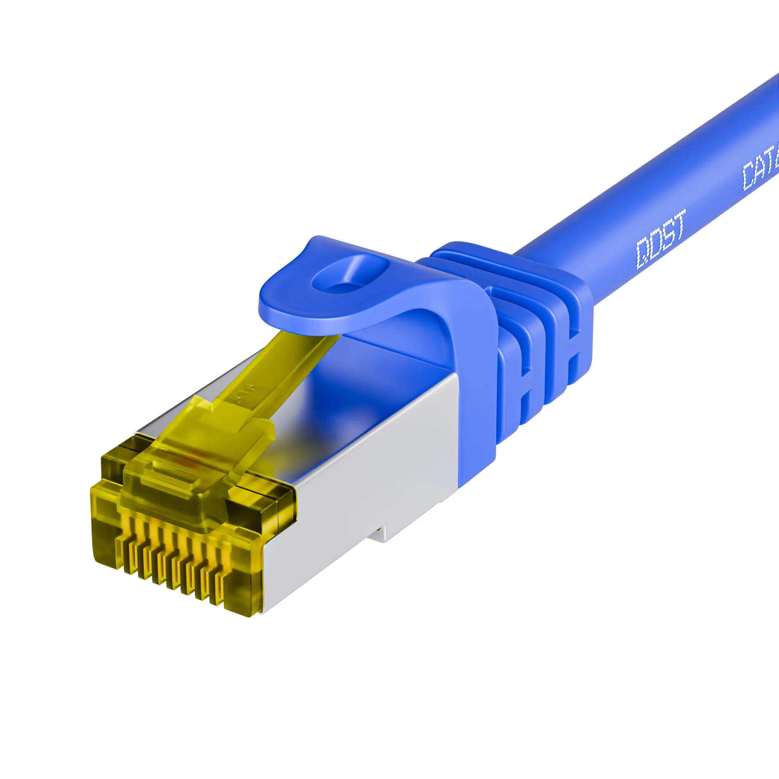 CAT7 CCA SFTP PIMF internetkabel blauw met RJ45 connector, close-up van de plug, met zicht op de gekleurde draden en de robuuste trekontlasting.