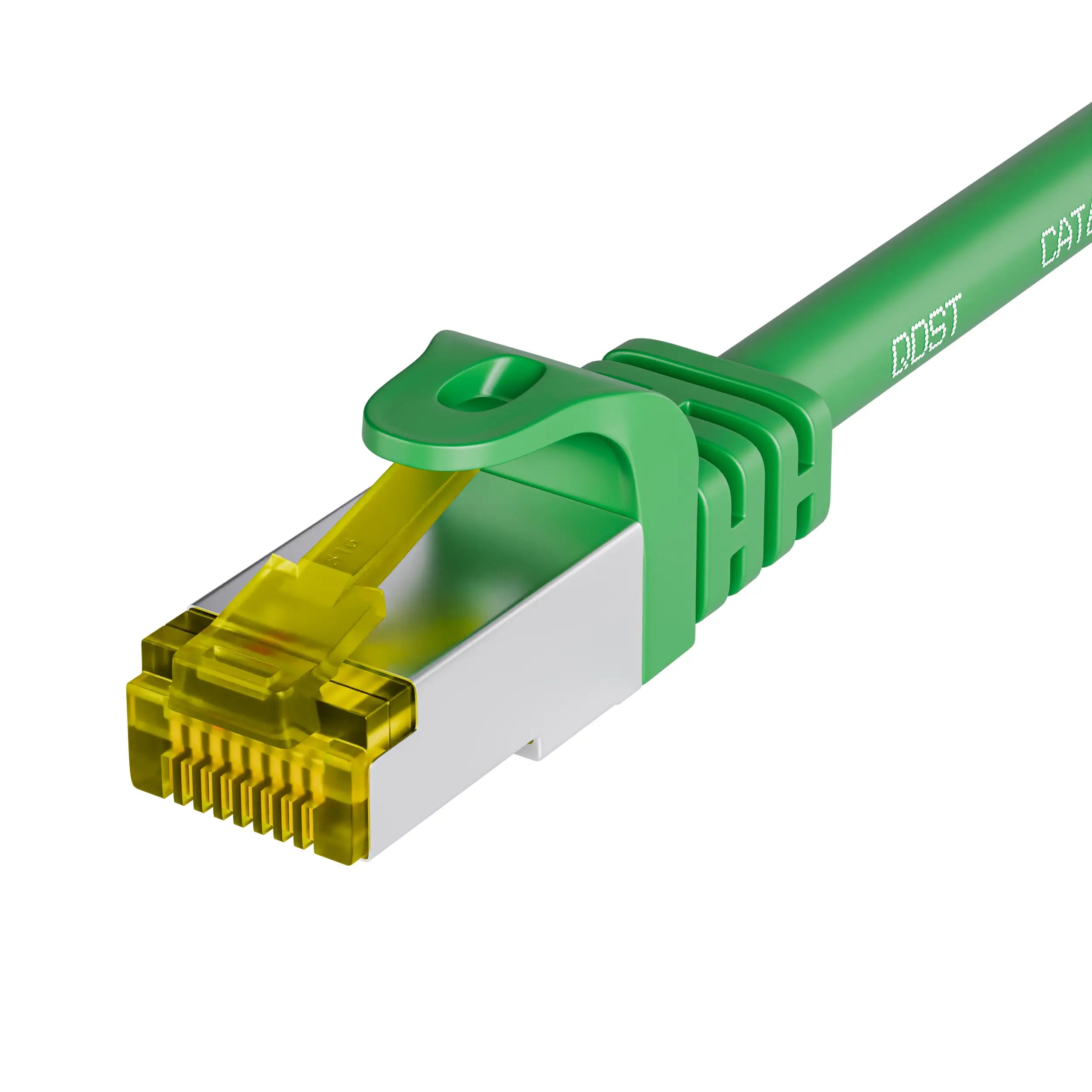 CAT7 CCA SFTP PIMF internetkabel groen met RJ45 connector, close-up van de plug, met zicht op de gekleurde draden en de robuuste trekontlasting.