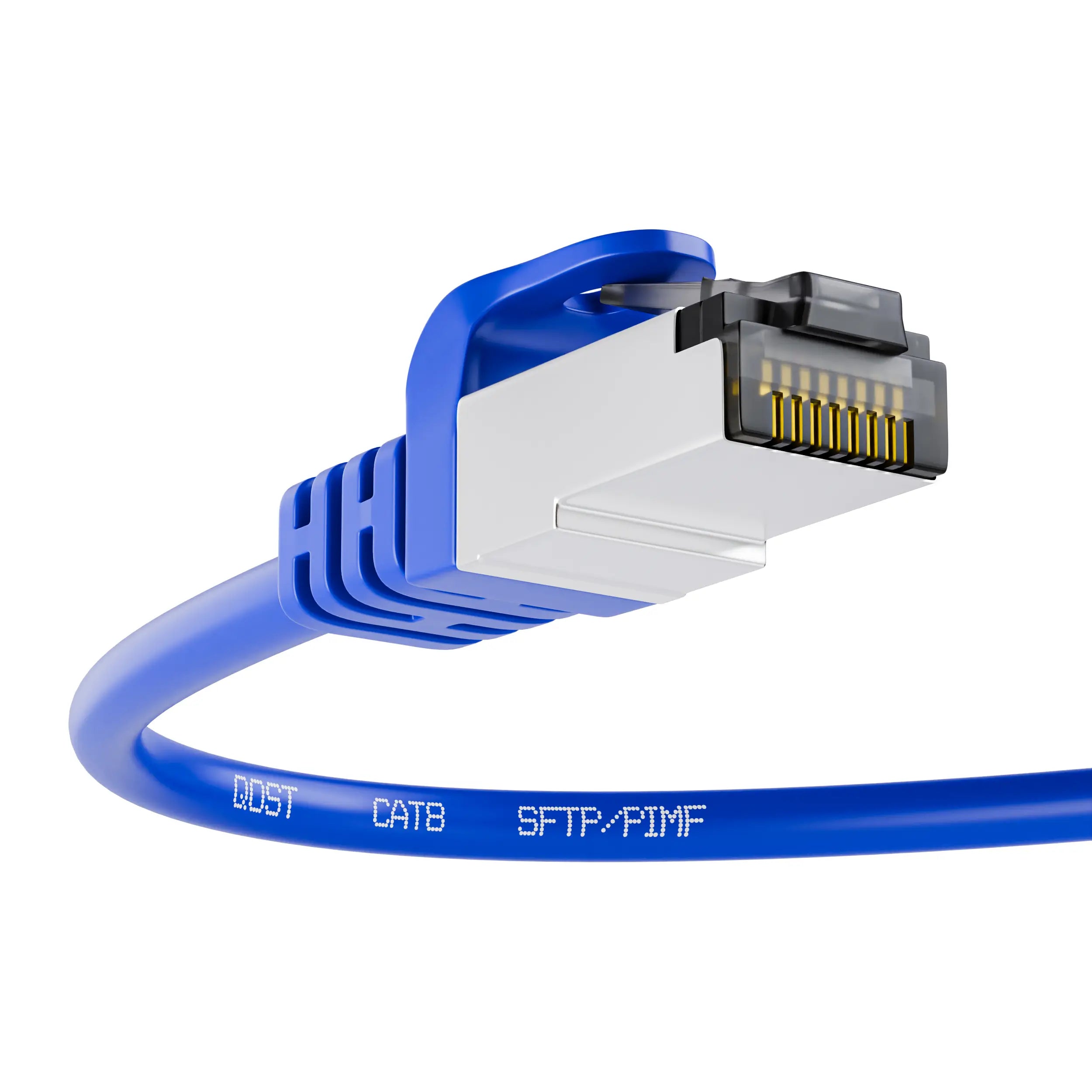 CAT8 koper SFTP PIMF internetkabel blauw, met focus op de RJ45 connector en de kabel met opdruk ’S/FTP PIMF’, vanuit een schuine hoek.