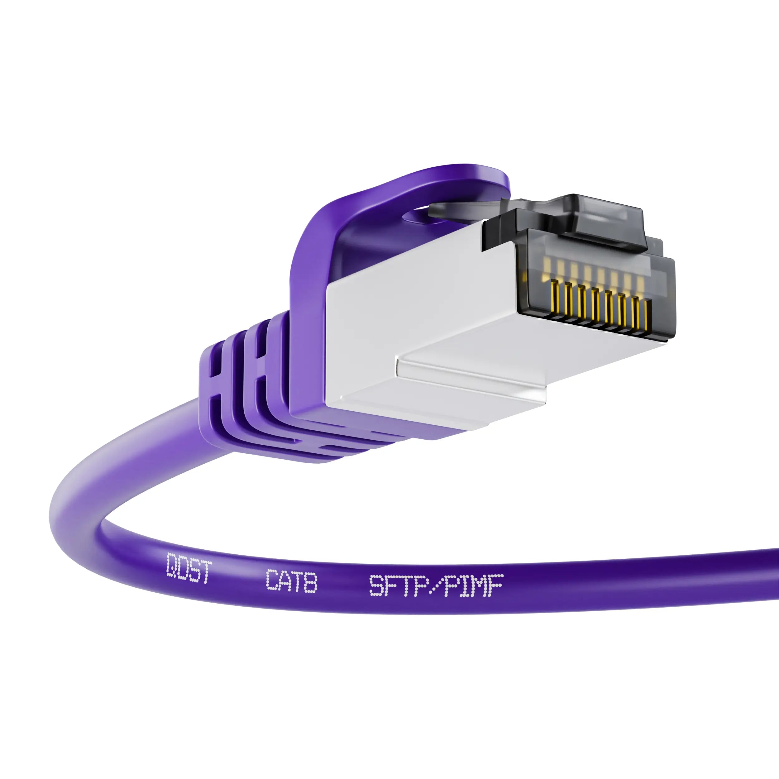 CAT8 koper SFTP PIMF internetkabel paars, met focus op de RJ45 connector en de kabel met opdruk ’S/FTP PIMF’, vanuit een schuine hoek.