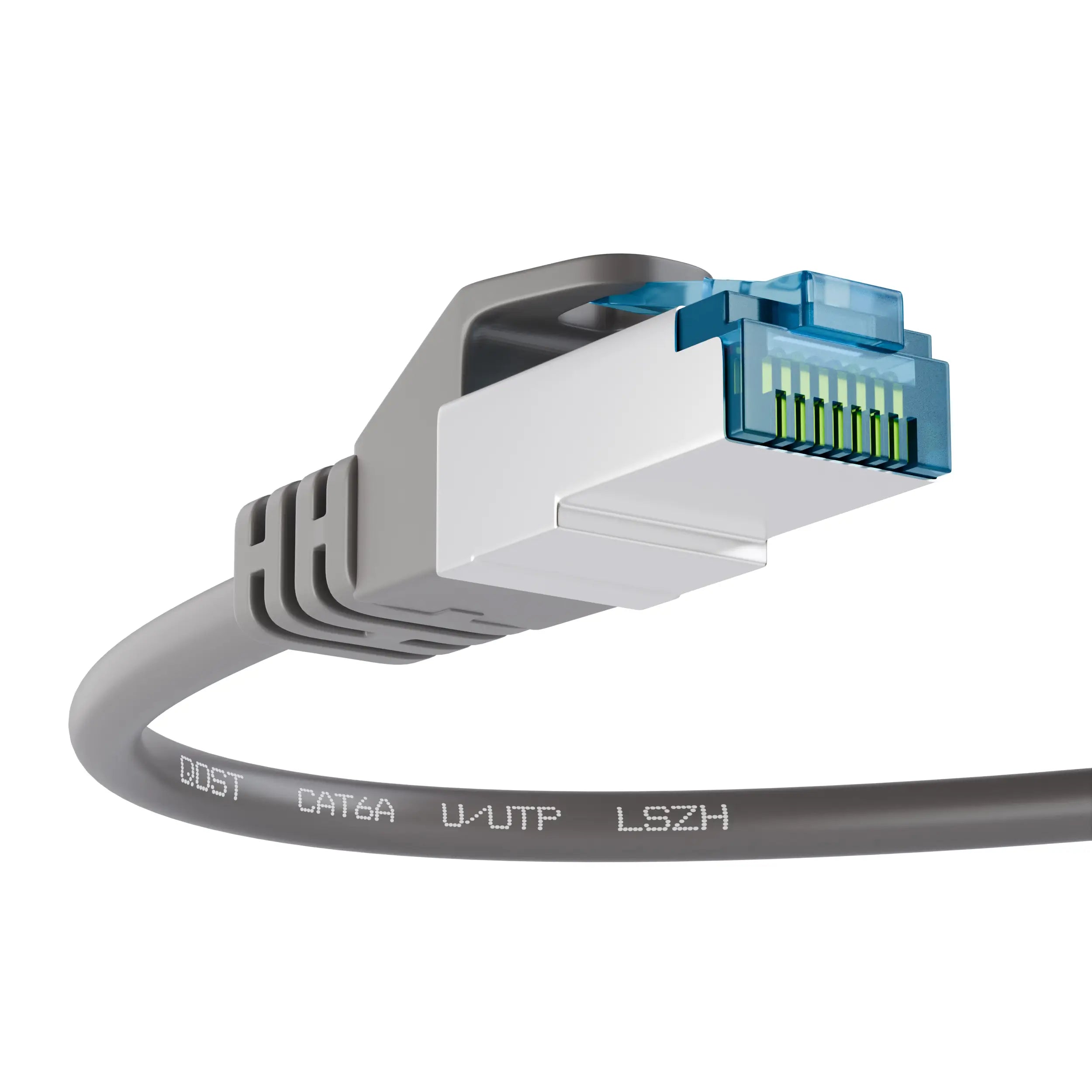 CAT6A CCA UTP LSZH internetkabel grijs, met focus op de RJ45 connector en de kabel met opdruk 'U/UTP L’SZH, vanuit een schuine hoek.